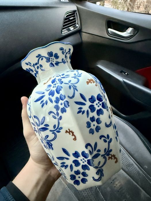 Продам вазы новые