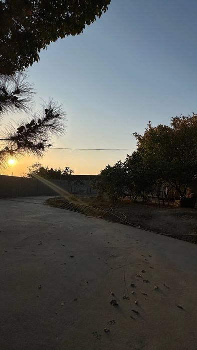 Срочно продается нежилое помещение с большим участком земли