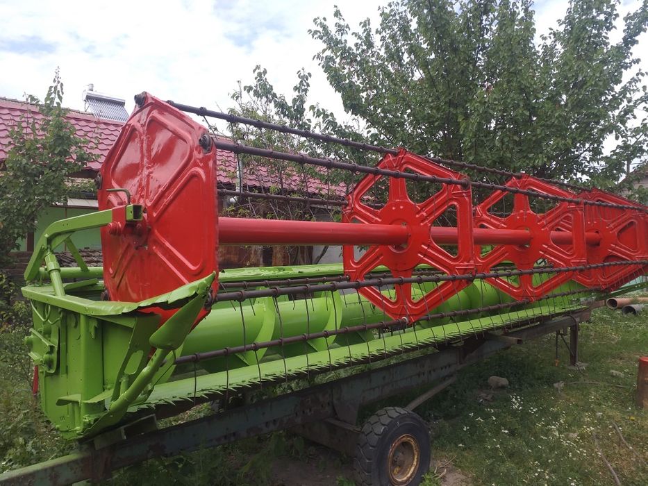 Combina Claas Dominator 106 cu masa de porumb