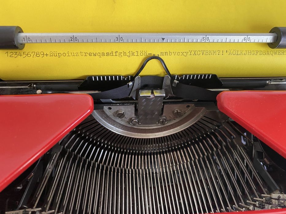 Masina de scris olympia monica