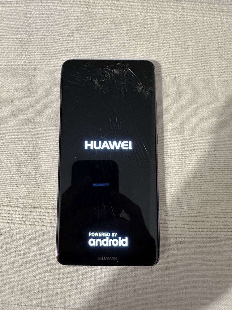 Huawei mate 10 pro geam fisurat
