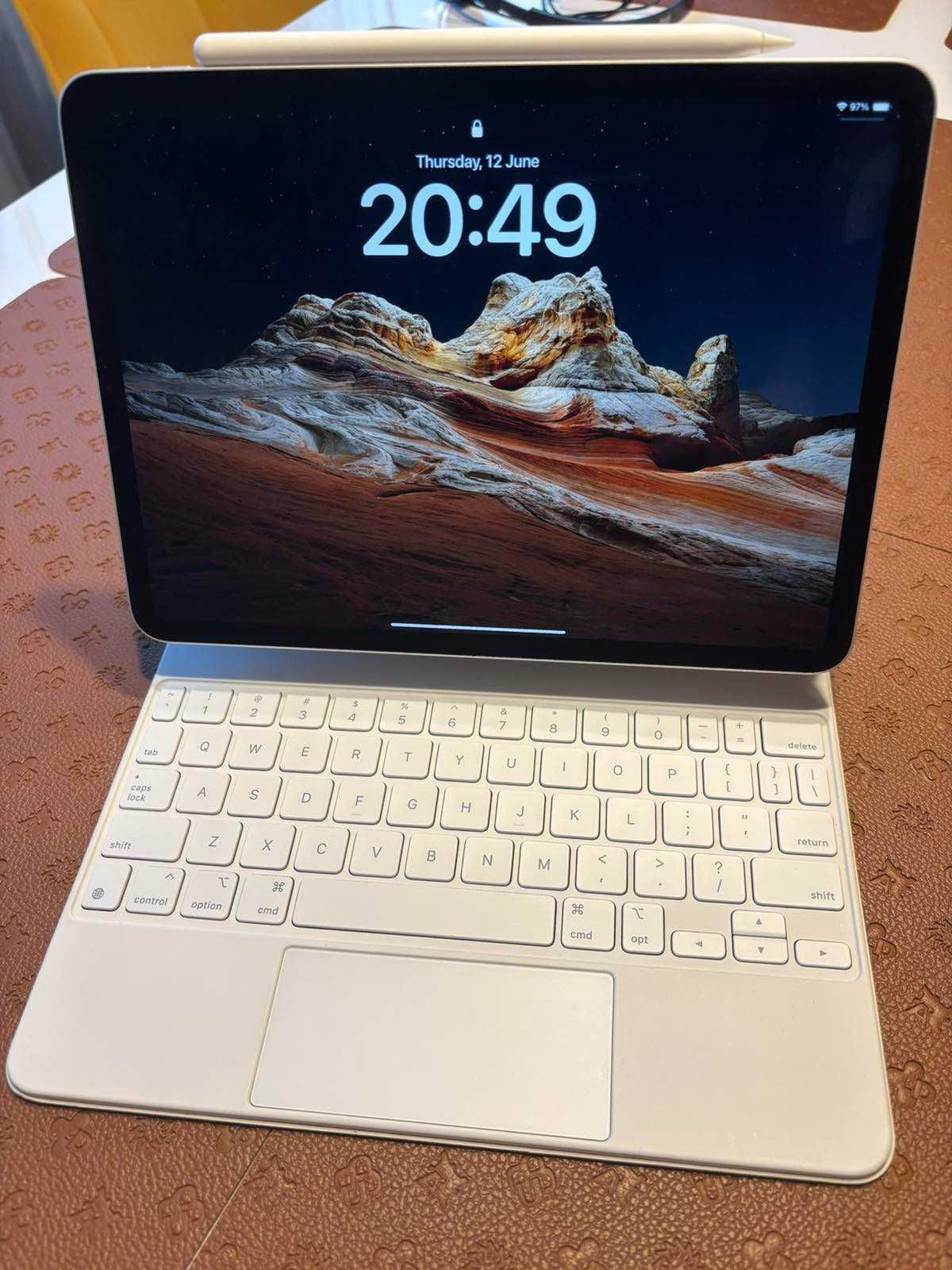iPad Pro, 11-inch, 3rd GEN, 256GB/8GB с каъв и писалка