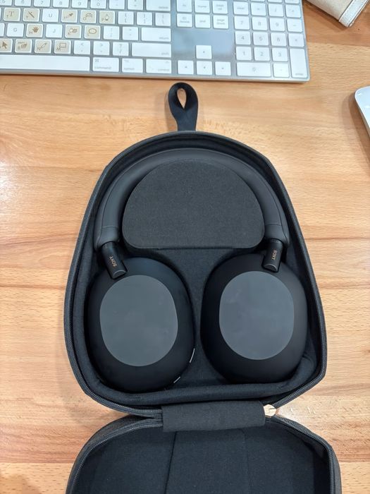 Наушники SONY WH-1000XM5