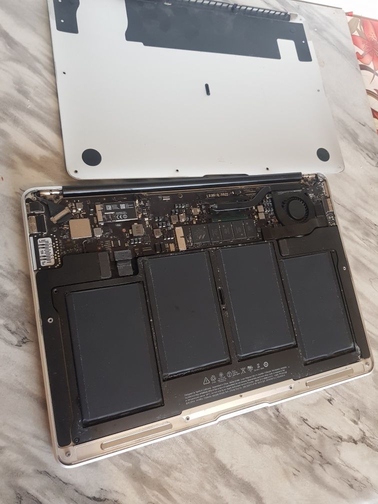 Vand / Dezmembrez Macbook Air A1466 / A1370