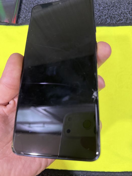 samaung s20 ultra 12.256g holatini oqip tel qlila