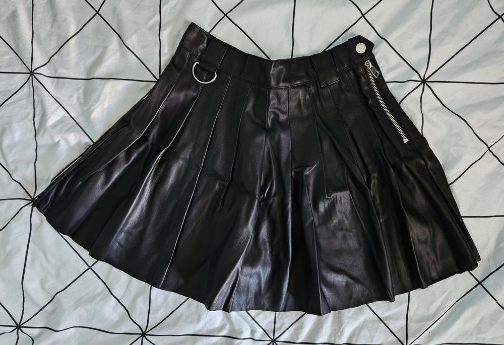 Дамска кожена пола Bershka