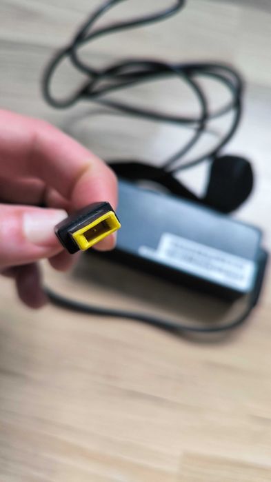 Зарядно за лаптоп Lenovo 20V - 3.25A