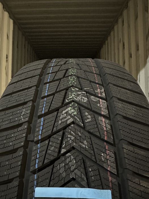 Нови зимни гуми ROTALLA SETULA W RACE S330 295/35R21 107V XL НОВ DOT