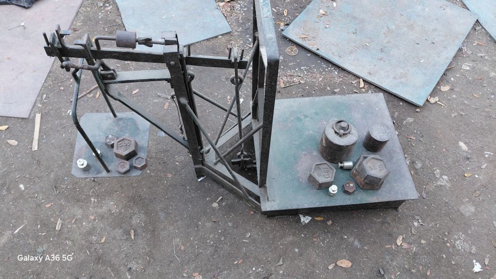 Vând cântar metalic