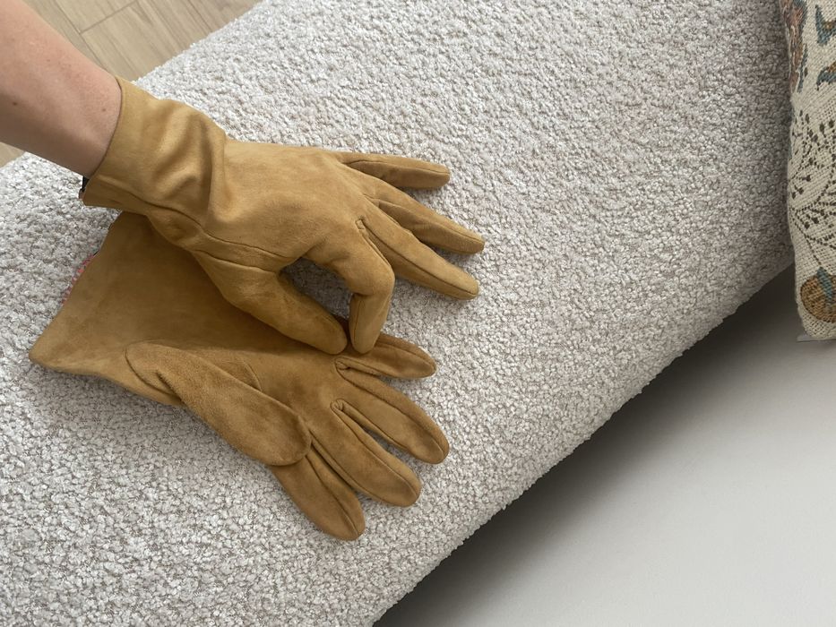 Manusi din piele fina, Raxevsky