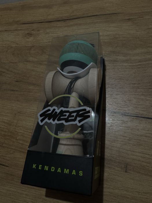Kendama broken bones sweets mint green