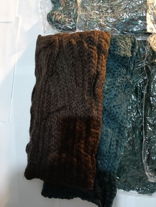 Unsprezece gulere de dama noi