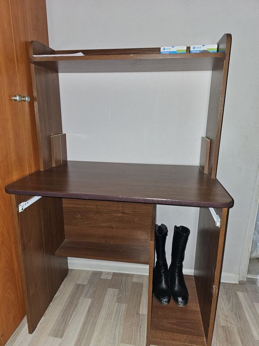 Компьютерный стол даром