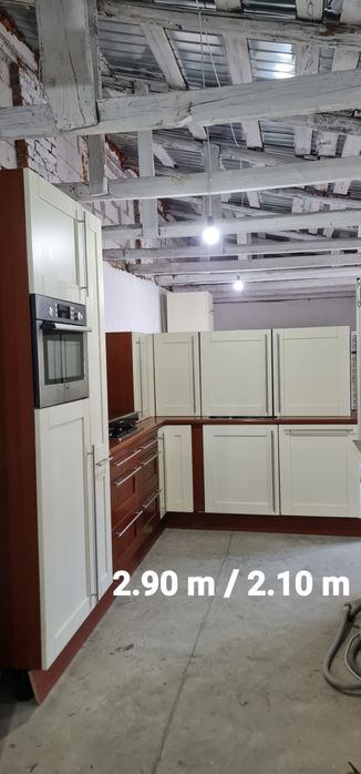 Mobila lemn masiv cu blat de granit și electrocasnice incluse