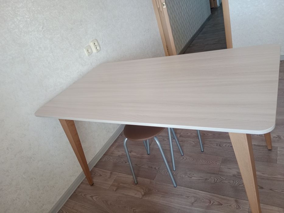 Срочно продам стол.