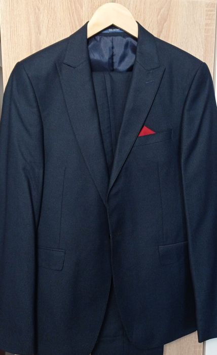 Costum slim fit culoare bleumarin