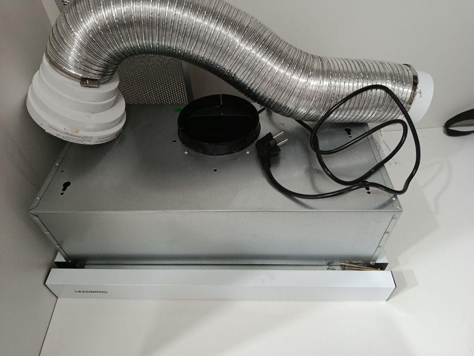 Продам вытяжку кухонную Leadbros.