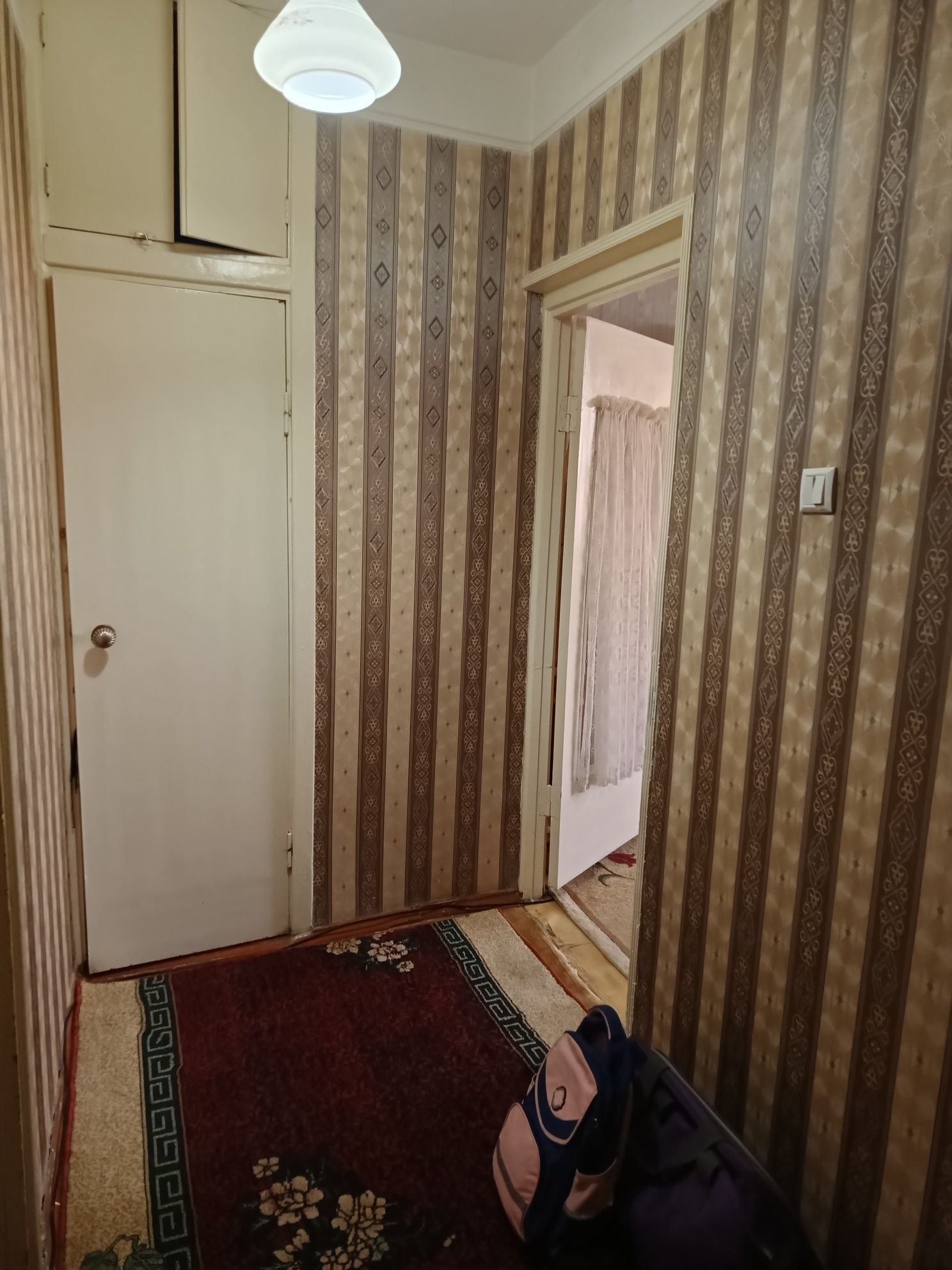 Навоий Шахар Навоий кучаси 46 домдан 2 хонали квартира сотилади