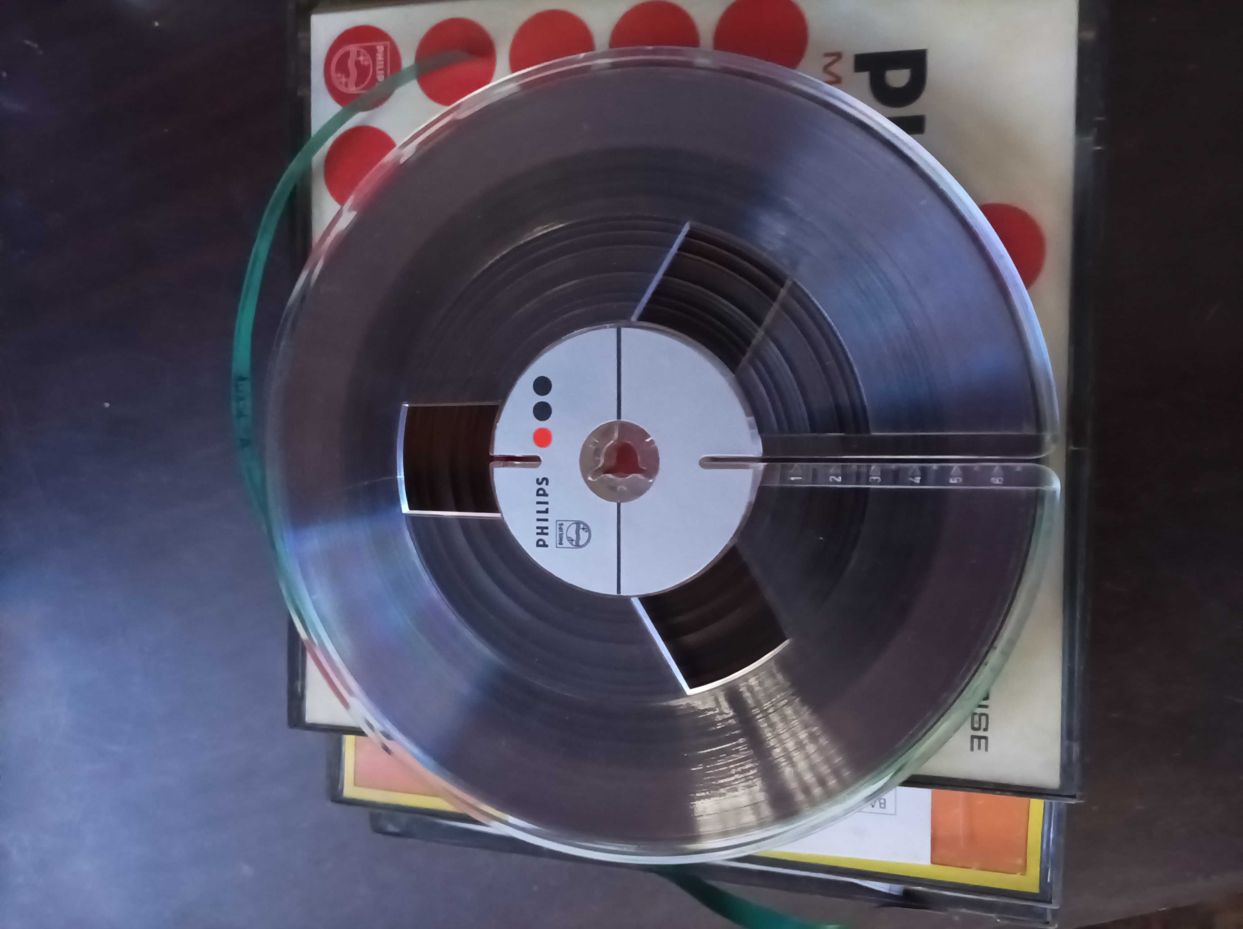 vand  5 benzi magnetofon  PHILIPS ,cu diam 18  muzica 80-90 cu 225 lei