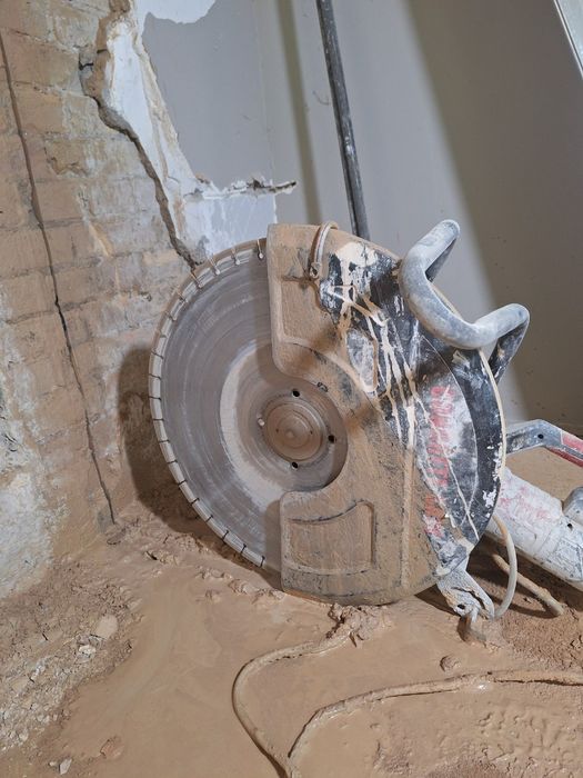 Almazne bur devor teshamiz