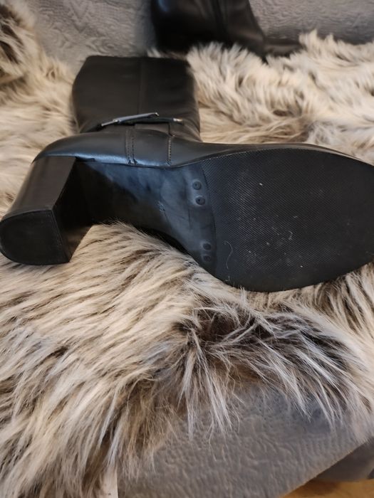 Дамски ботуши с висок ток