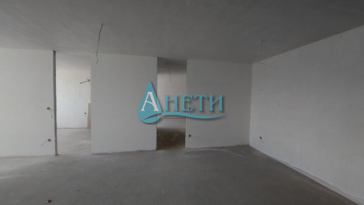 Тристаен апартамент 138м2 с Акт 16 до Аерогара София, паркомясто