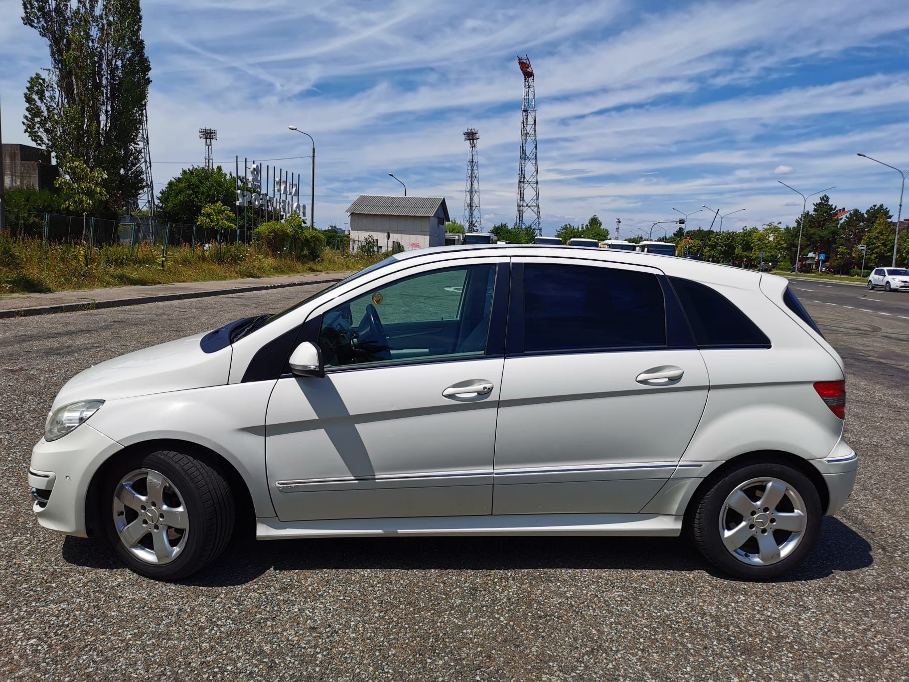 Vând Mercedes Benz B 200 CDI Sport