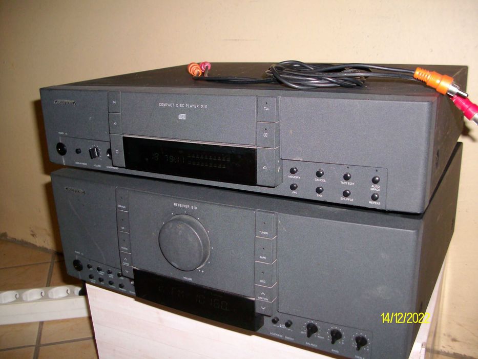 Ресивър ГРУНДИК R210 + компакт диск плейър R210 - Изх: 2x100 W