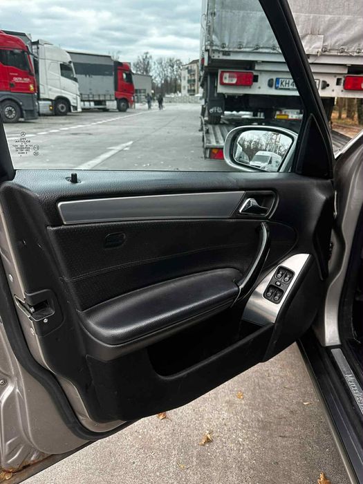 Продава се-Mercedes-C220