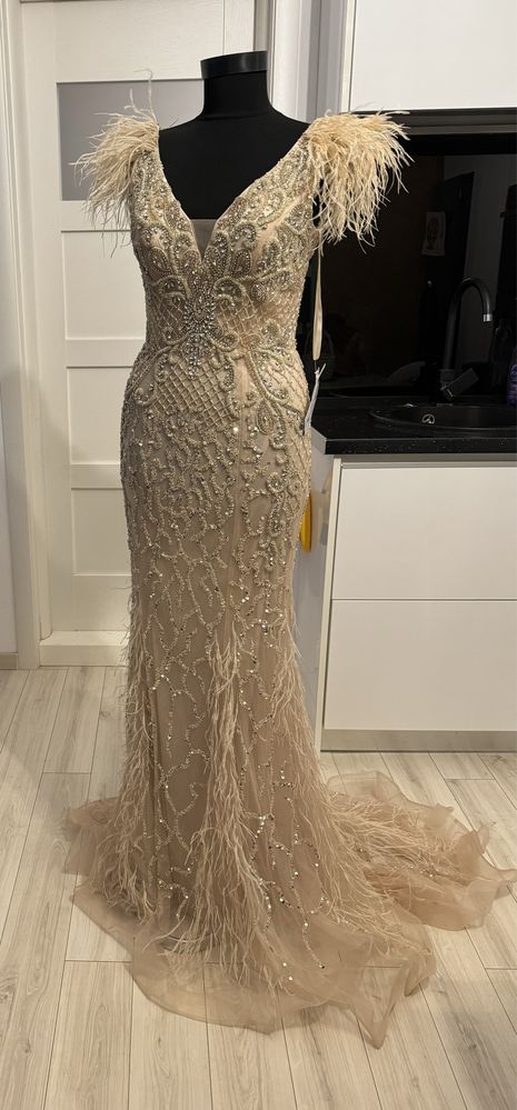 Rochie pene, lux, nasa, cristale, trena, dubai