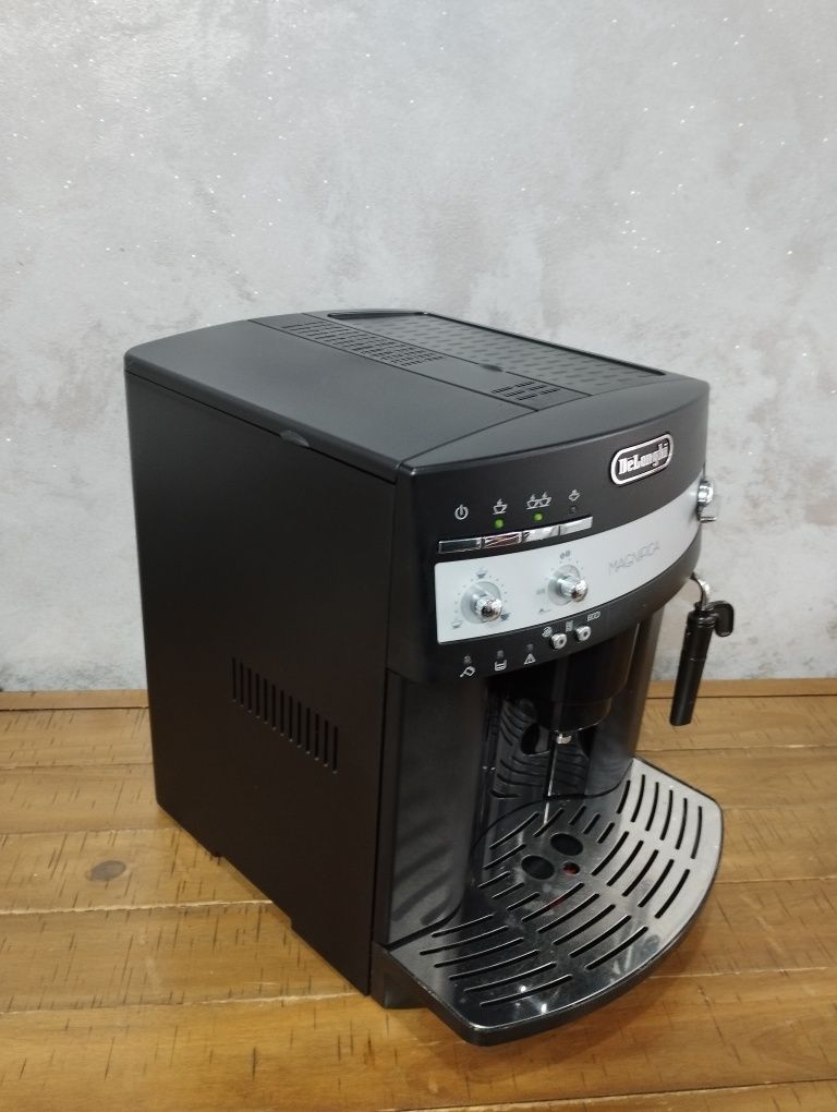 Aparat espressor Expresoare Cafea DeLonghi Magnifica/transport gratuit