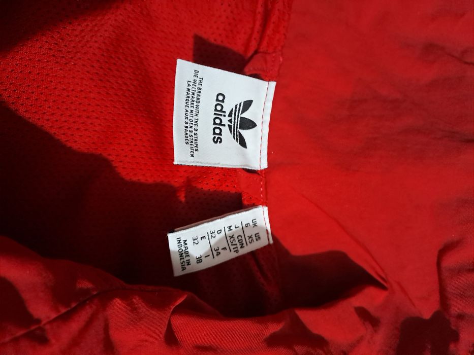 Jacheta Adidas.  .