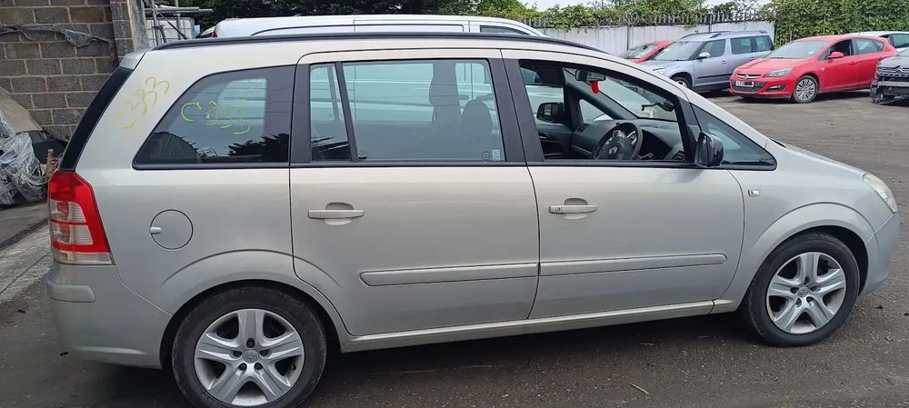 Dezmembrari / Dezmembrez Vauxhall Zafira B 1.6 Z16XER cod cutie M26 cod culoare GBF