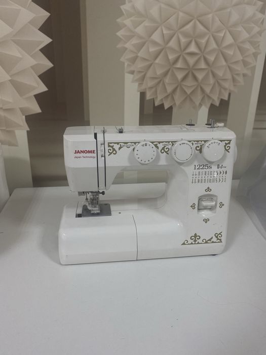 Janome 1225s оверлок/швейная машина