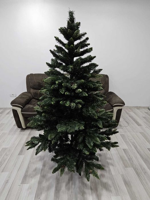 Brad de 180 cm, cu conuri și sclipici+instalație LED - Stare excelentă