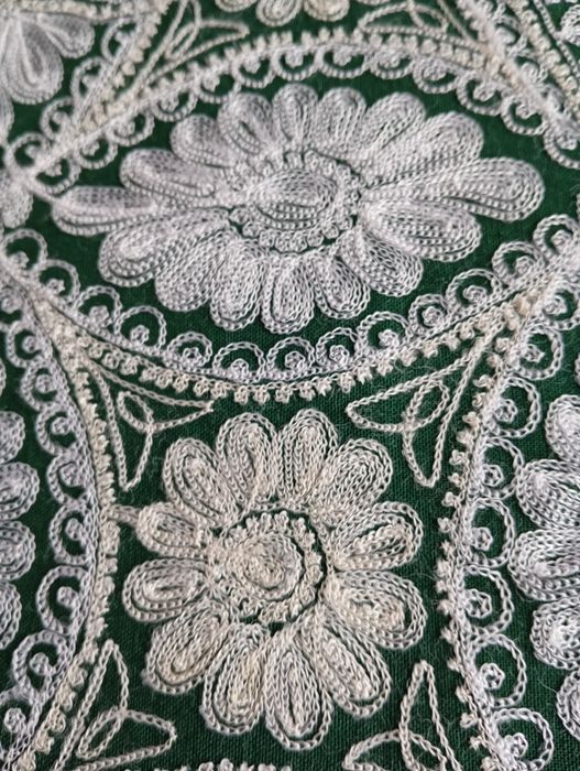 Покривка с бродерия