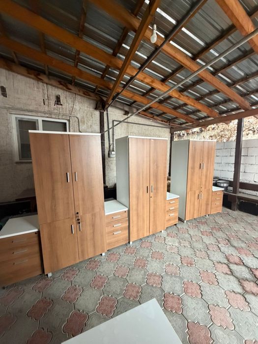 Шкаф с двумя тумбами в комплекте в идеальном состоянии