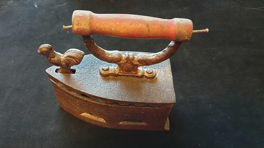 Fier de calcat cu carbuni