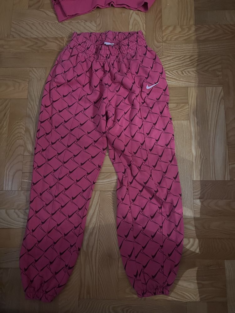 Анцуг на nike комплект
