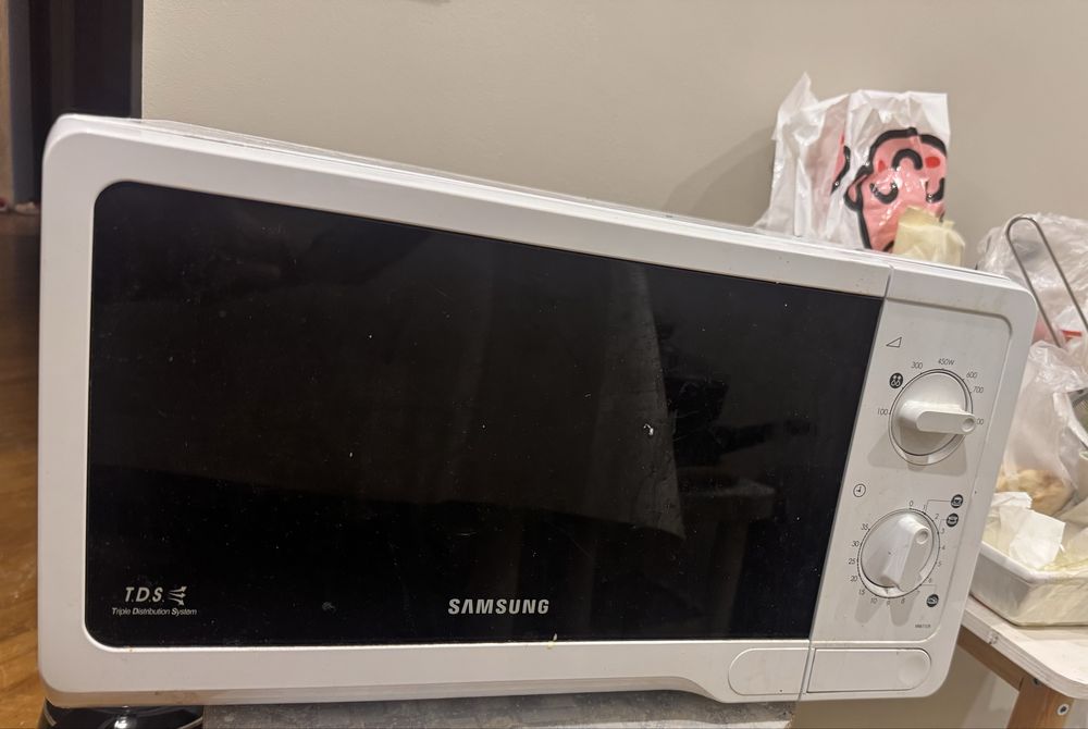 Срочно продается микроволновая печь Samsung