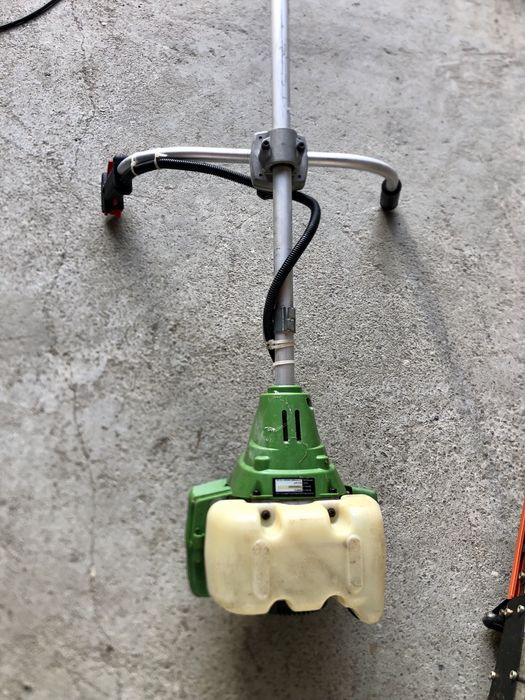 Vând scule de grădină pe benzină,