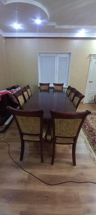 Стол и 12 стульев