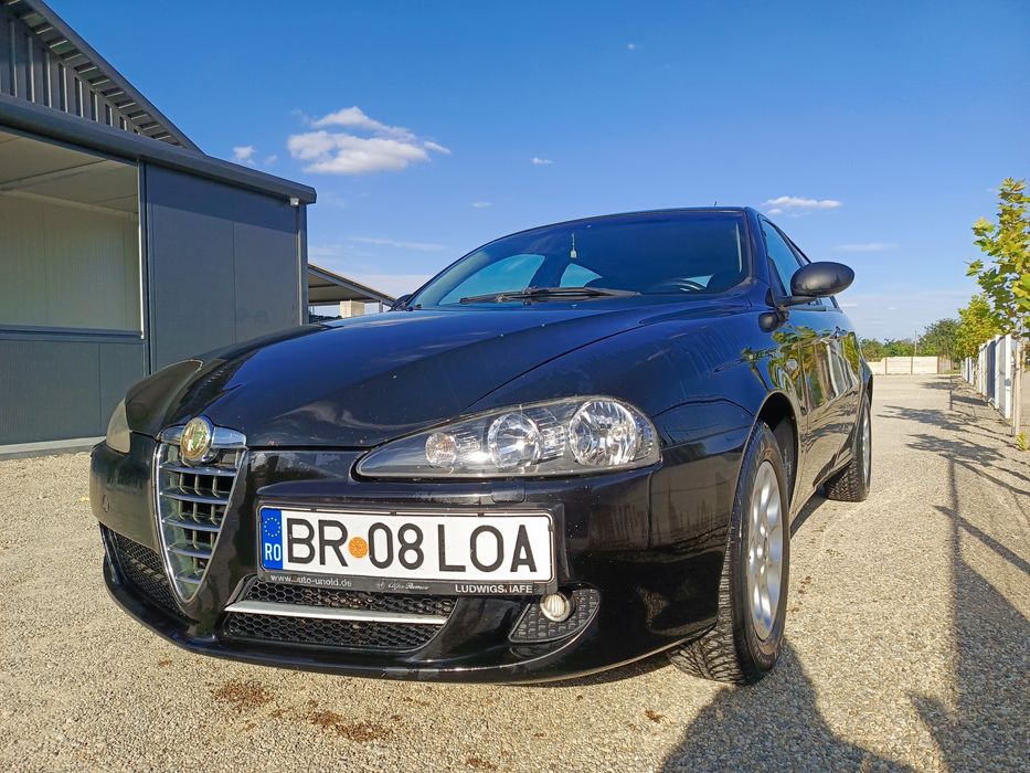 Vând Alfa Romeo 147