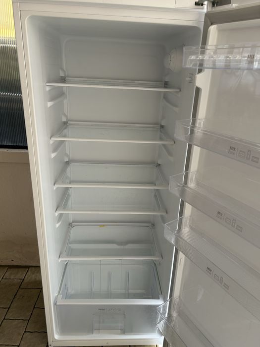 Vând frigider Arctic