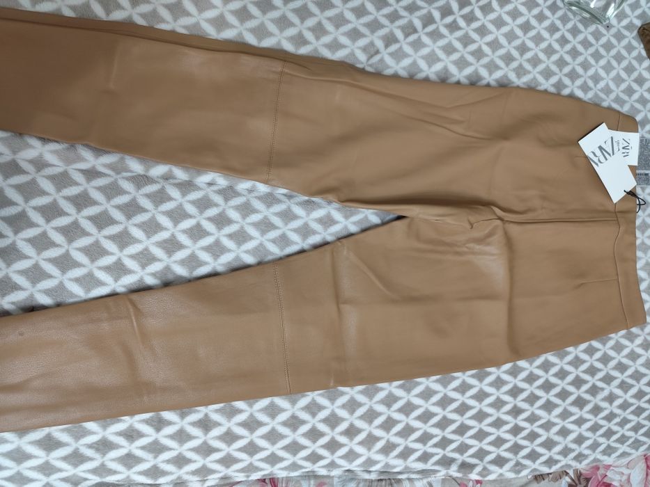 Pantaloni piele ZARA