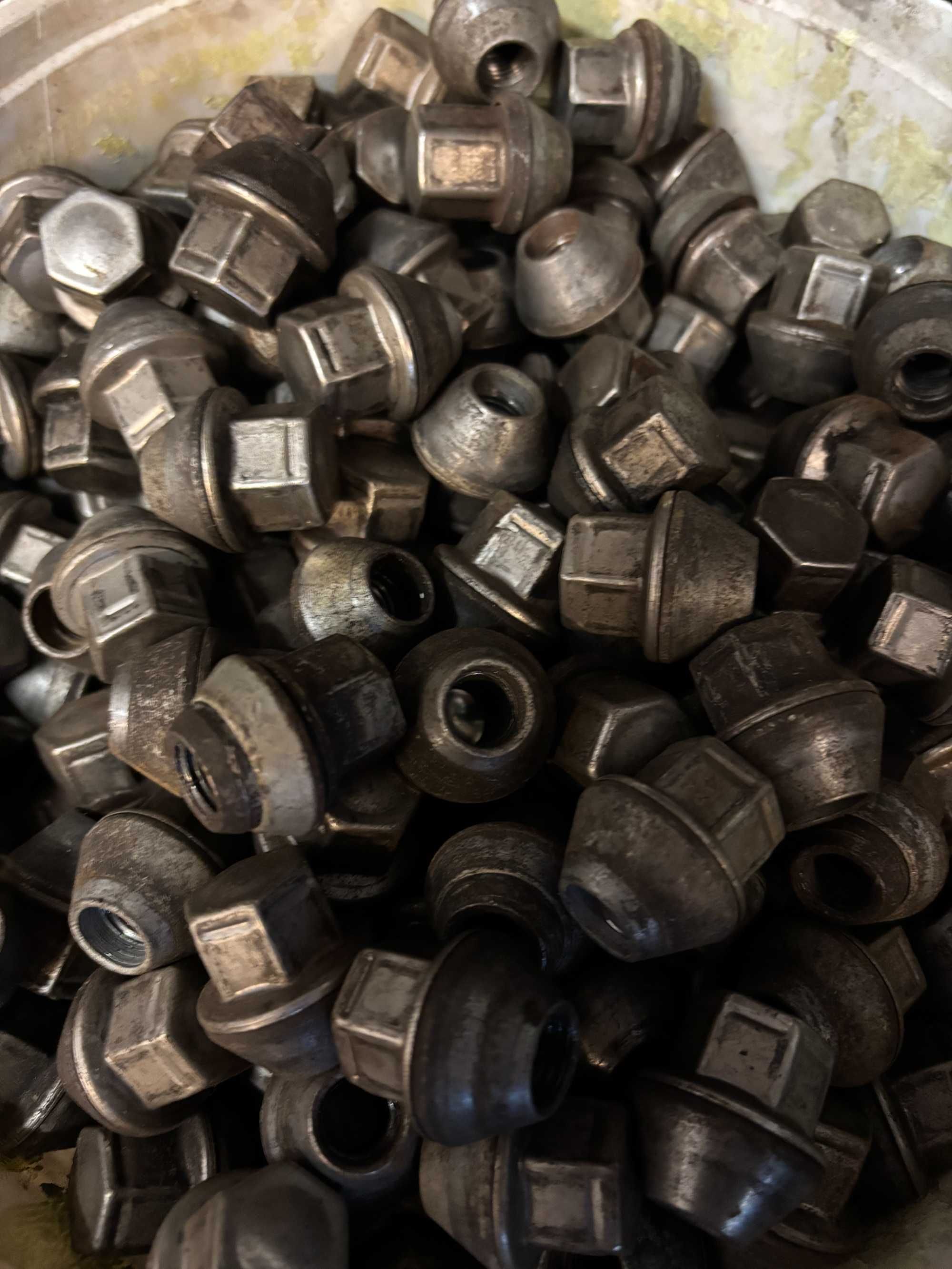 Piulite Jante Aliaj Prezoane Ford Volvo