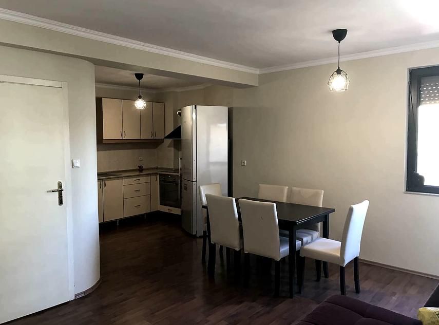 Дава се под наем Тристаен апартамент в Пловдив, Кючук Париж - 107 кв.м за 500 € - Снимка #2