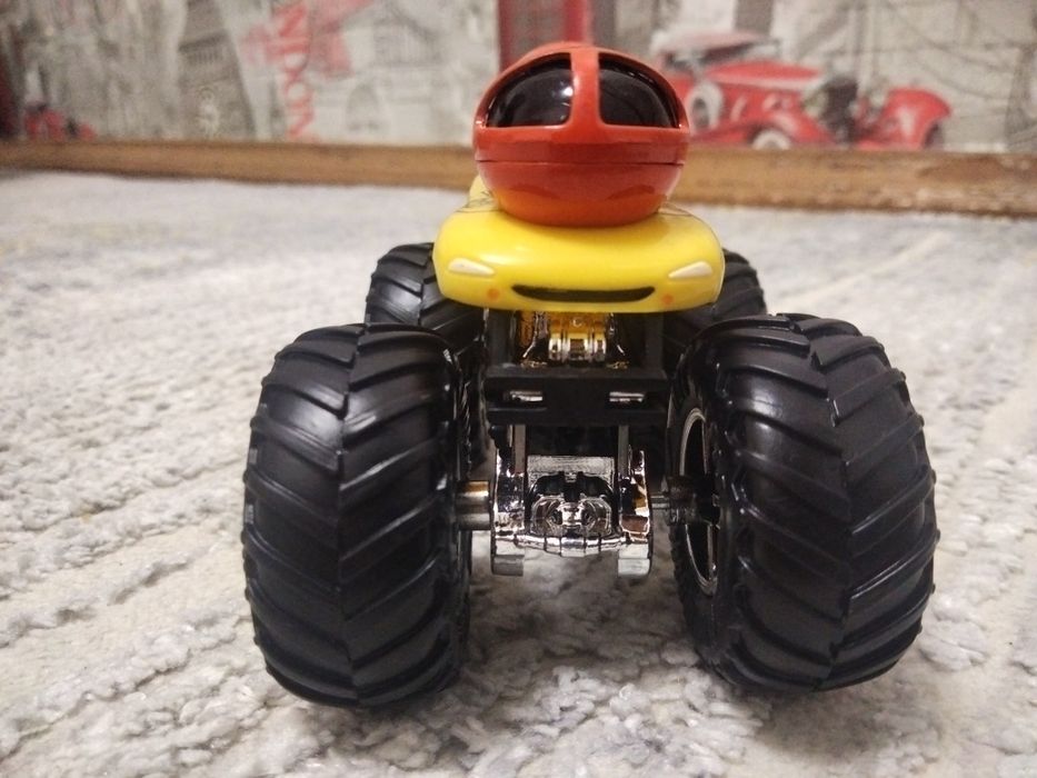 Машинка hot wheels monster truck oskar mayer