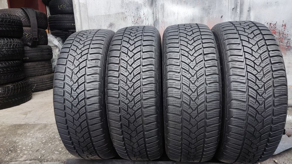 4бр зимни гуми 205/60/16 Esa Tecar
dot23
7мм
Добро състояние на гумите