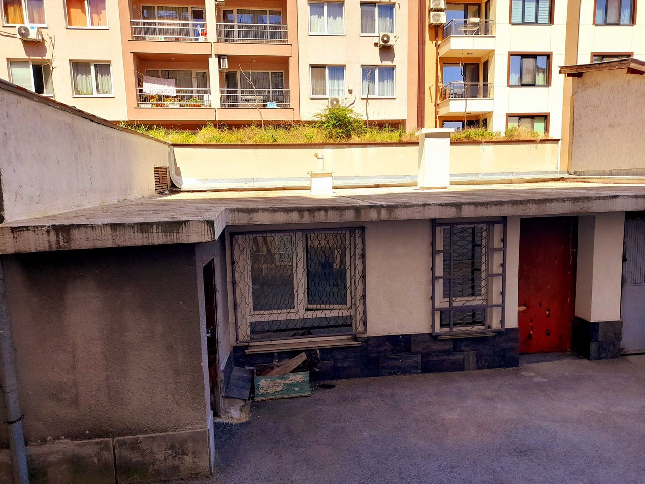 Продава се Промишлена сграда в София, Център - 47 кв.м за 1426 €/кв.м - Снимка #1